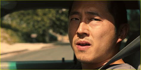 beef gun scene|Ali Wong, Steven Yeun Talk About Making Road。